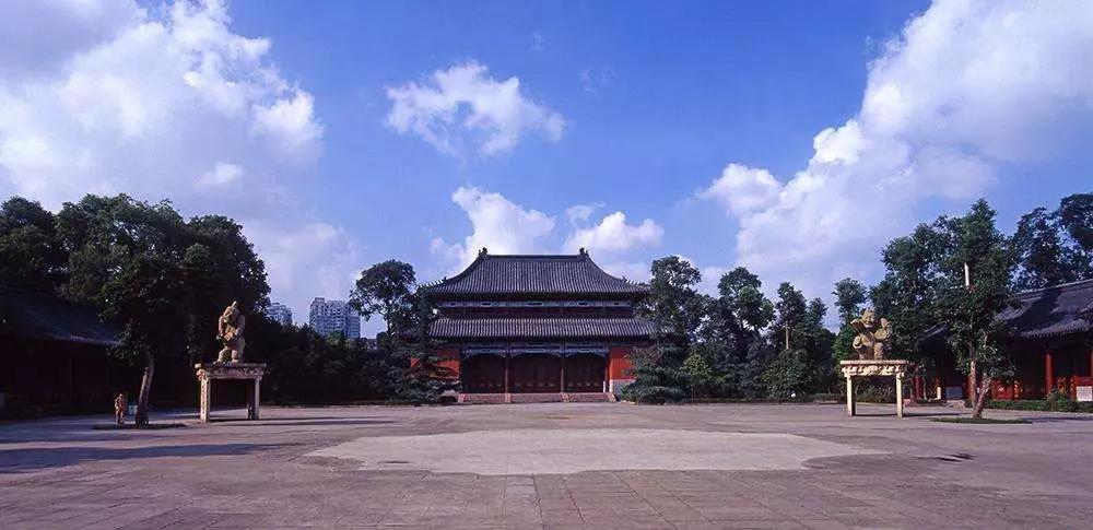 探訪成都武侯祠，孔明功過我評說！
